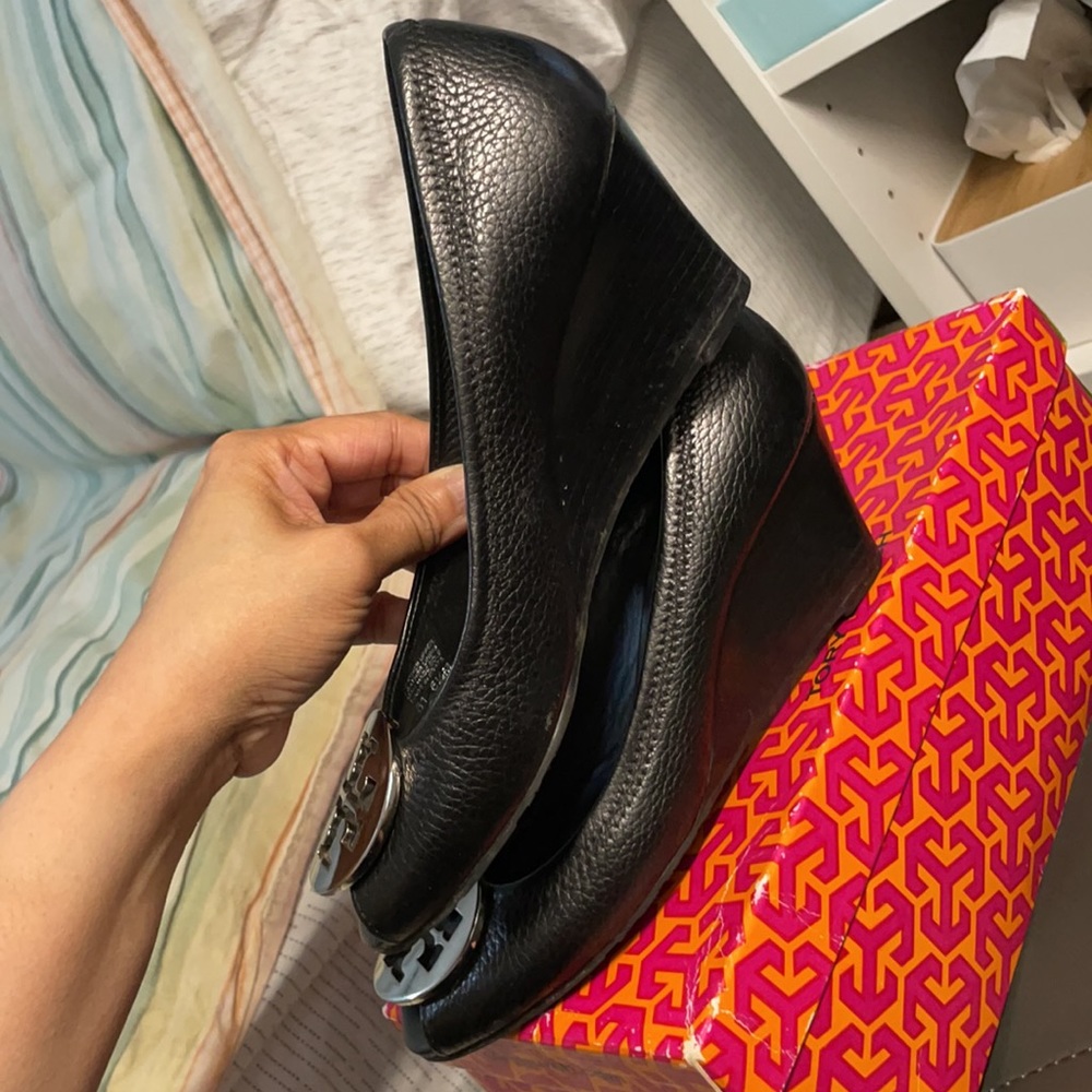 Tory Burch Pump - Picture 3 of 6